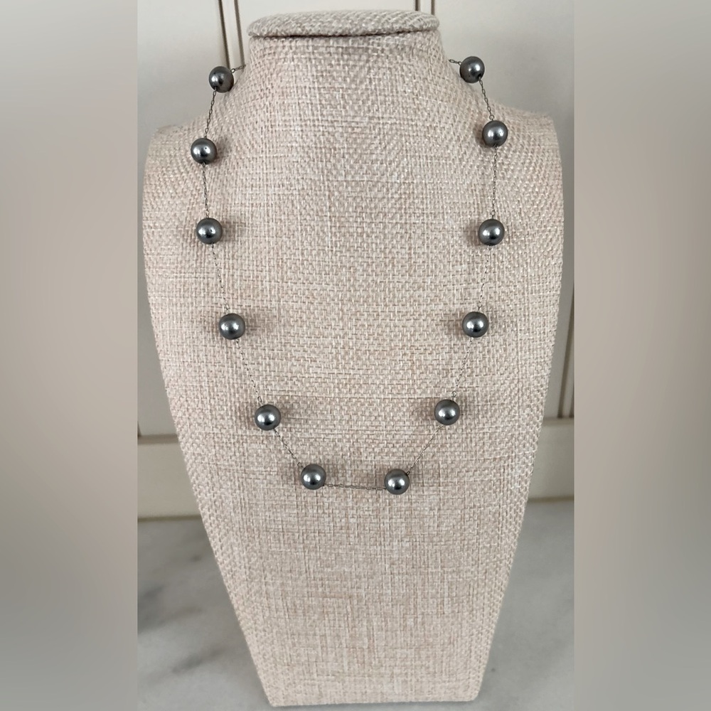 Black pearl necklace 16”